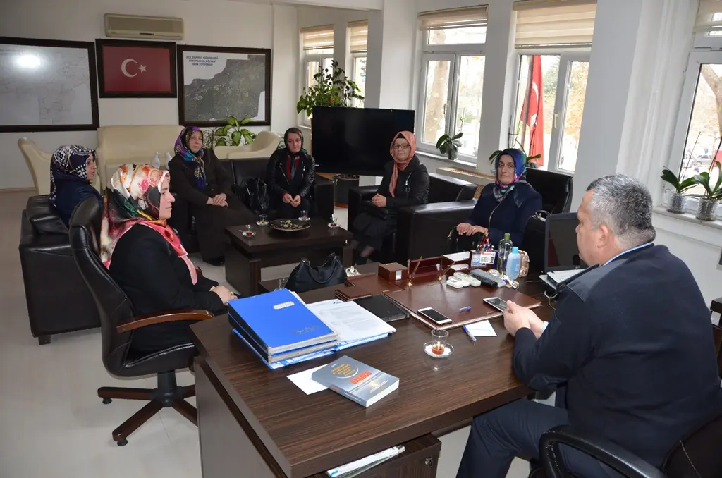 Haber: Ak Parti Teşkilatı ve Kadın Kollarından Taziye Ziyareti - Galeri-1