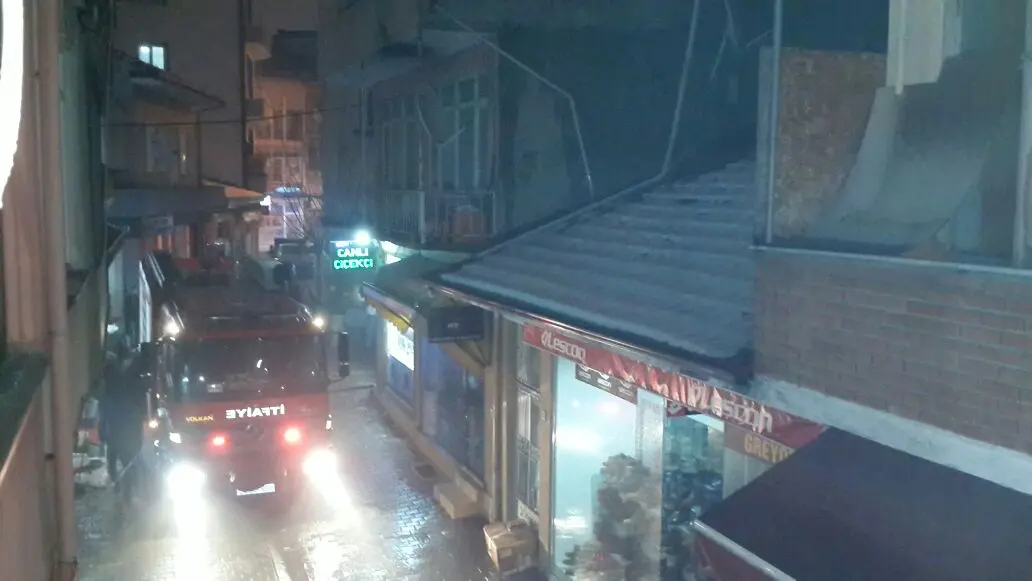 Haber: Üçüncü Katta Çıkan Yangın Korkuttu - Galeri-2