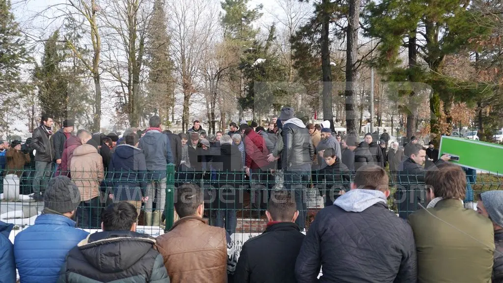 Haber: Kalbine Yenik Düşen Muhtar Cesur Gözyaşları İle Uğurlandı - Galeri-2