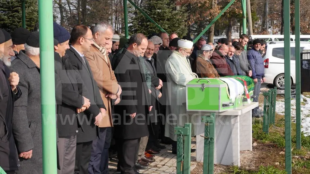 Haber: Kalbine Yenik Düşen Muhtar Cesur Gözyaşları İle Uğurlandı - Galeri-1