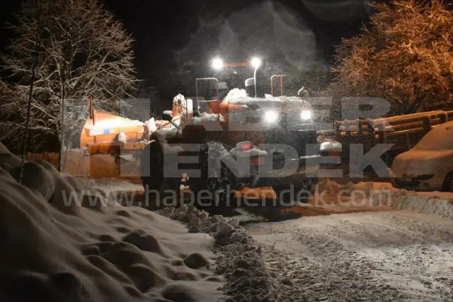 Zirvede Kar Küreme Çalışmaları Tam Gaz