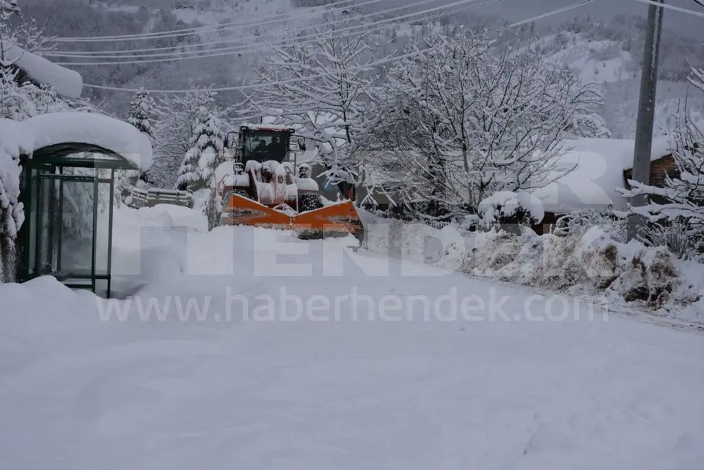 Haber: Zirvede Kar Küreme Çalışmaları Tam Gaz - Galeri-2