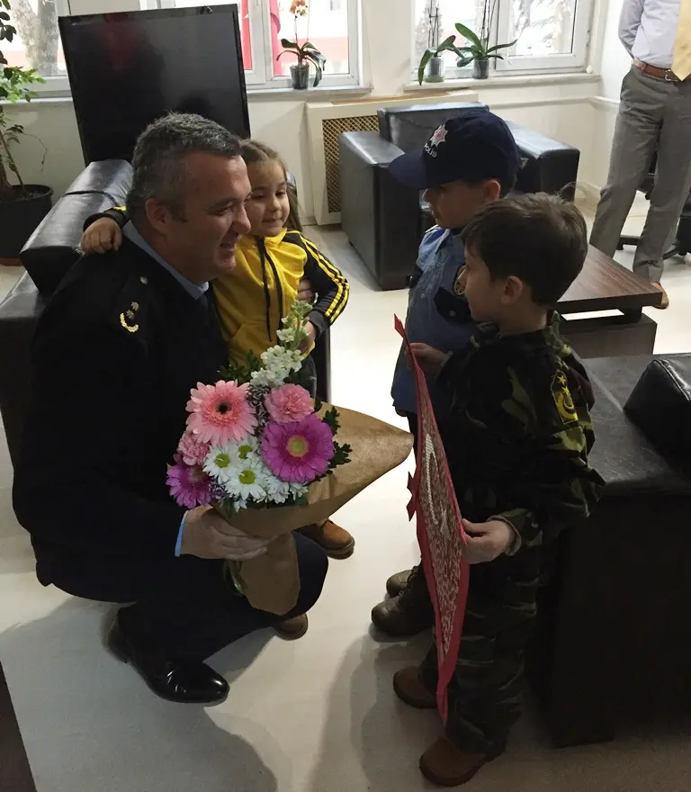 Haber: Pırıltılı Minikler Polisin Yanında - Galeri-2