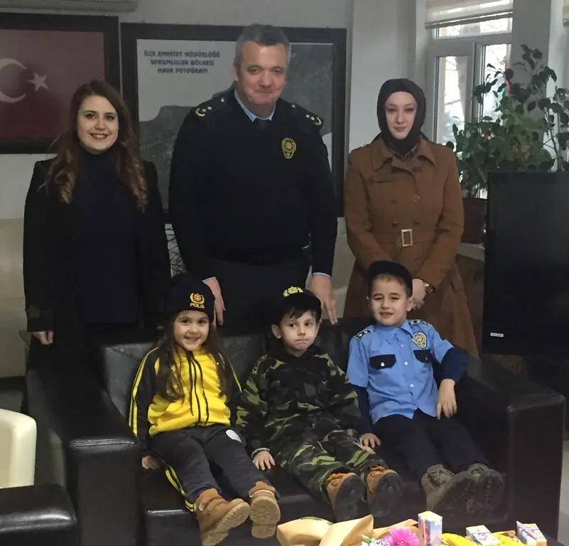 Haber: Pırıltılı Minikler Polisin Yanında - Galeri-3
