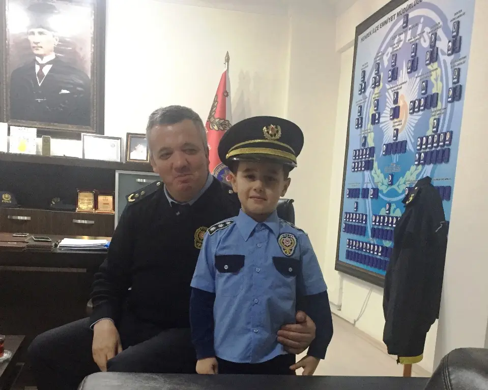 Haber: Pırıltılı Minikler Polisin Yanında - Galeri-1