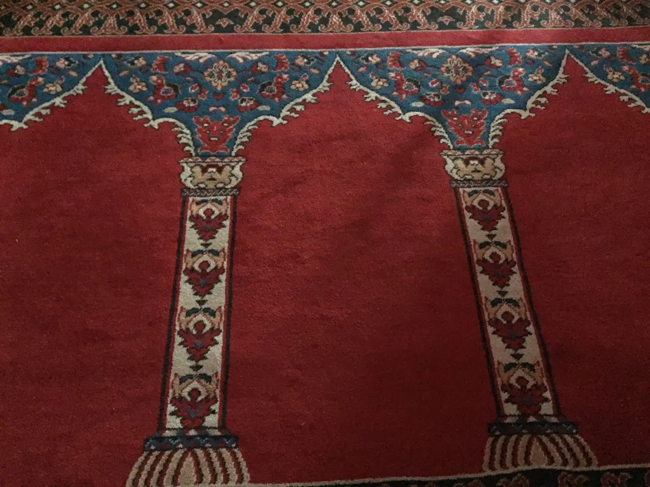Haber: Yenimahalle Caminin İsmi İle Uğraşacaklarına Halıları Değişsinler - Galeri-1
