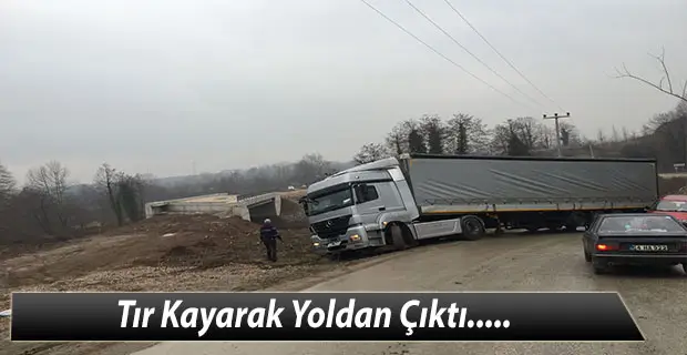 Tır Kayarak Yoldan Çıktı