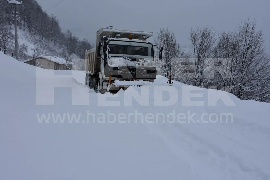Haber: Zirvede Kar 1 Metreye Yaklaştı - Galeri-1