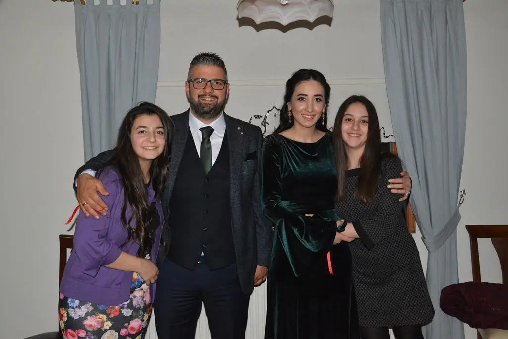 Haber: Mine ve Ömer Evlilik Yolunda İlk Adımı Attı - Galeri-9