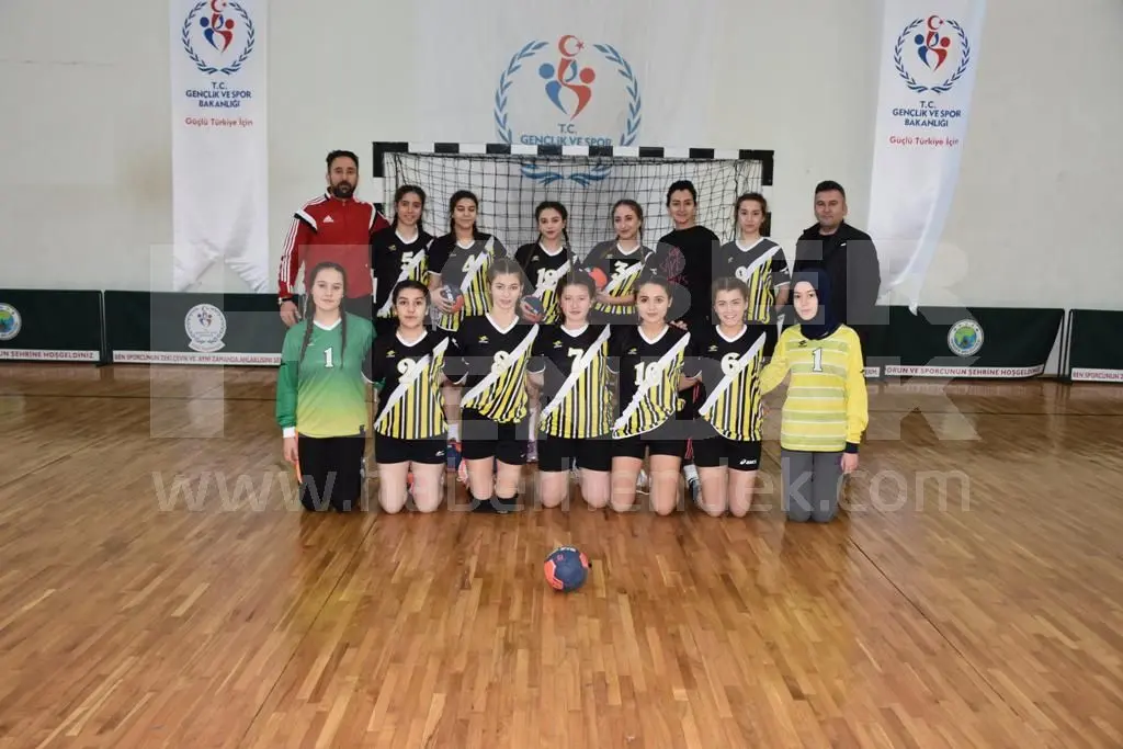 Haber: HENTBOL MÜSABAKALARI BAŞLADI - Galeri-1