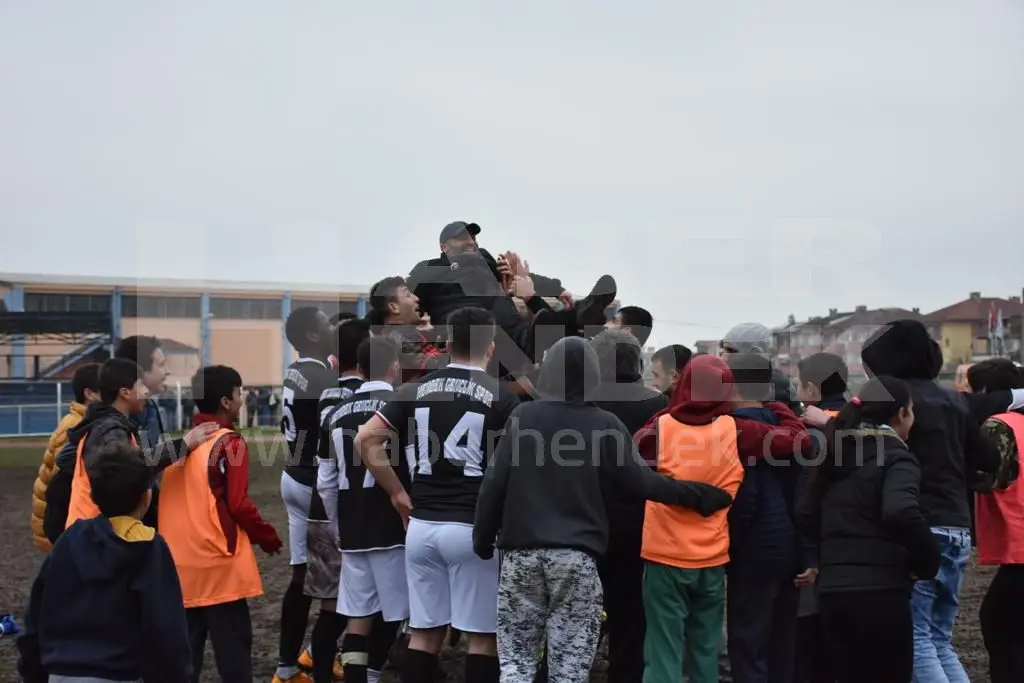 Haber: Hendek Gençlikspor Şampiyooooo..... - Galeri-3