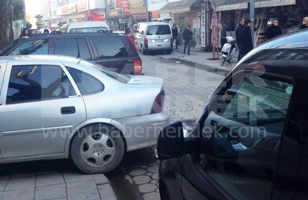 Haber: Vatandaş ve Öğrenciler Nereden Yürüyecek - Galeri-2