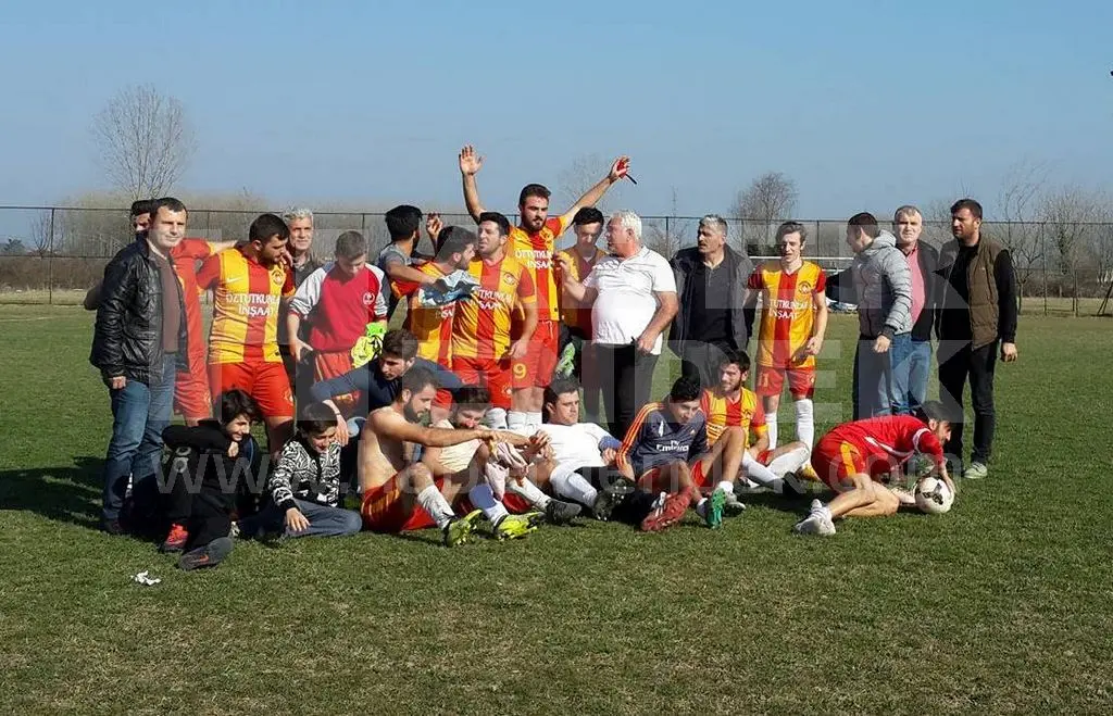 Haber: Hendek Akovaspor Kümede Kalmayı Garantiledi - Galeri-3