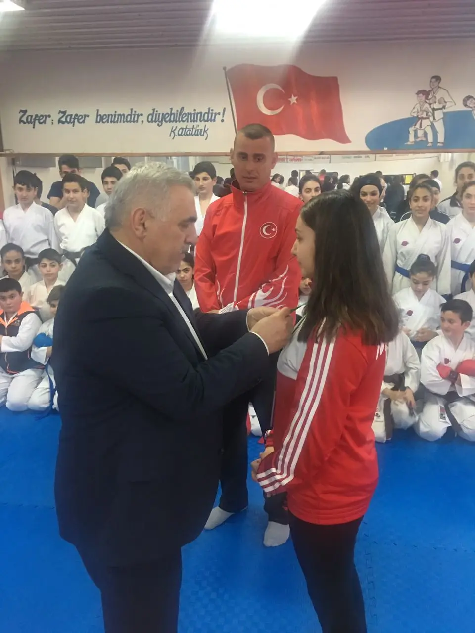 Haber: İnci Avrupa İkincisi Yemenici’yi Altın ile Ödüllendirdi - Galeri-1