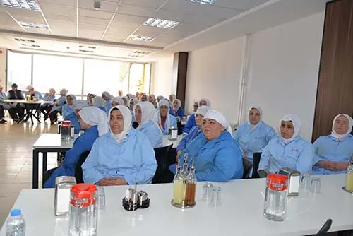 Haber: Başkan Püsküllü, Fabrika çalışanlarının Kadınlar Gününü kutladı - Galeri-2