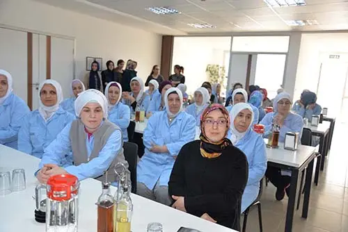 Haber: Başkan Püsküllü, Fabrika çalışanlarının Kadınlar Gününü kutladı - Galeri-3