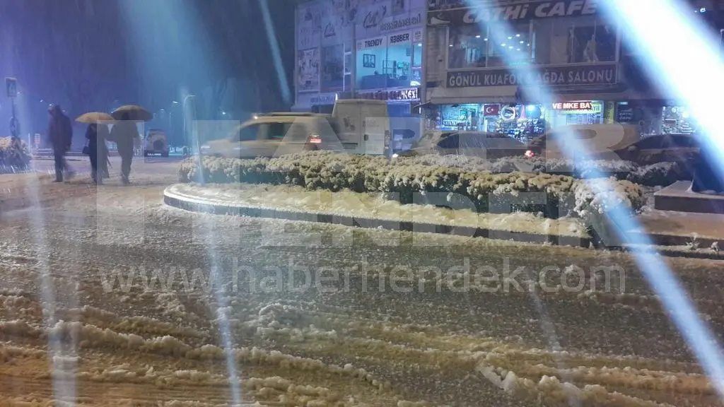 Haber: Hendek’te Mart Kapıdan Baktırdı - Galeri-3