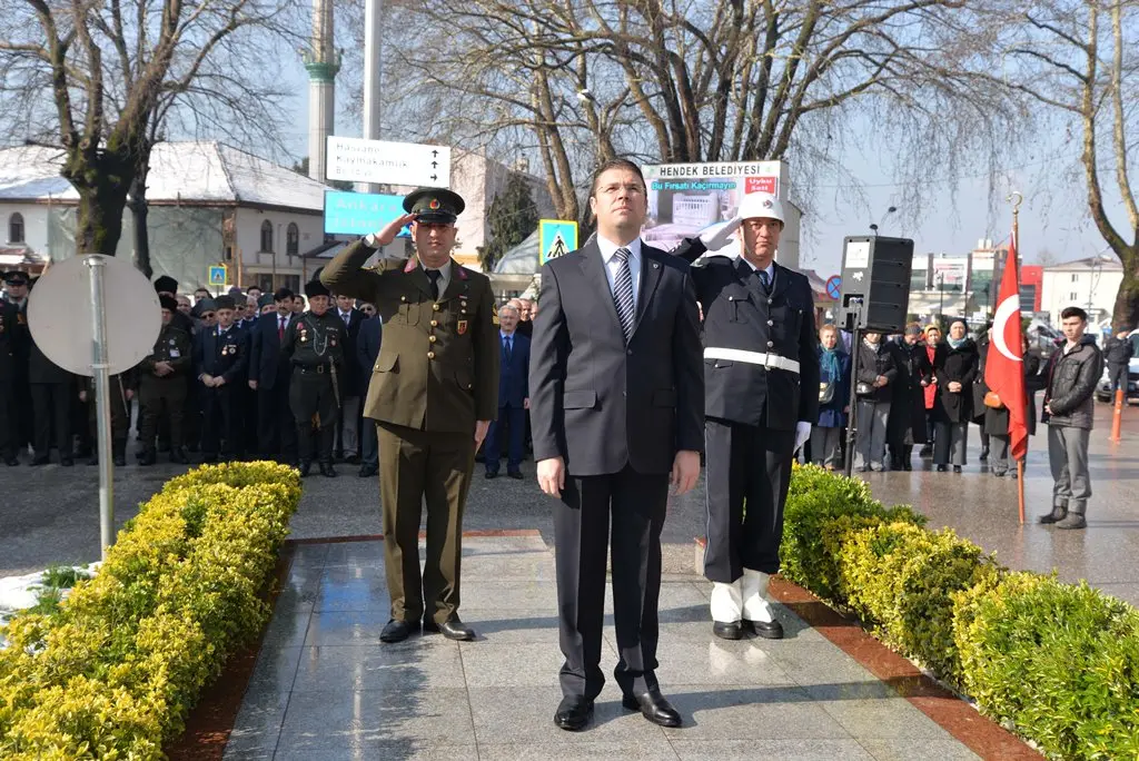 Haber: Hendek’te Çanakkale Zaferi ve Şehitler Anıldı - Galeri-1
