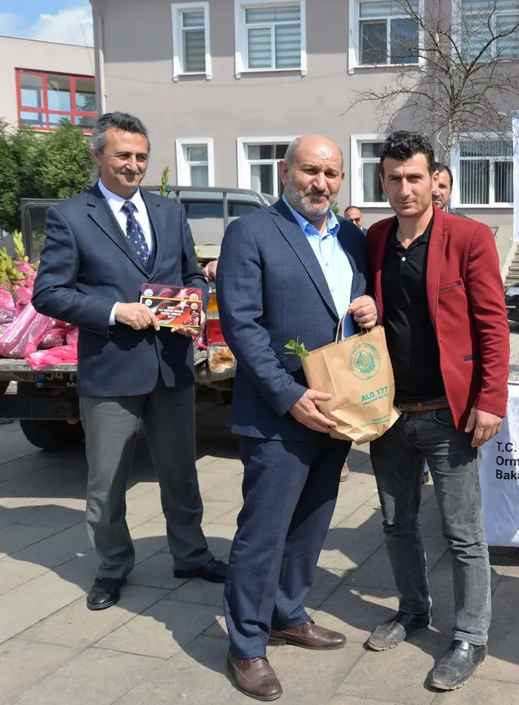 Haber: Dünya Ormancılık Gününde Fidan Dağıtıldı - Galeri-2