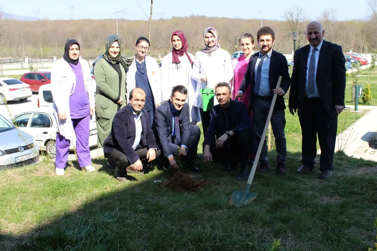 Haber: Hendek Hastanesi ağaçlandırıldı - Galeri-1