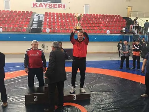 Haber: Hendek Erciyes’in zirvesine çıktı - Galeri-1