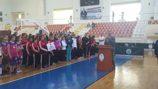 Küçükler Voleybol Grup Müsabakaları Başladı