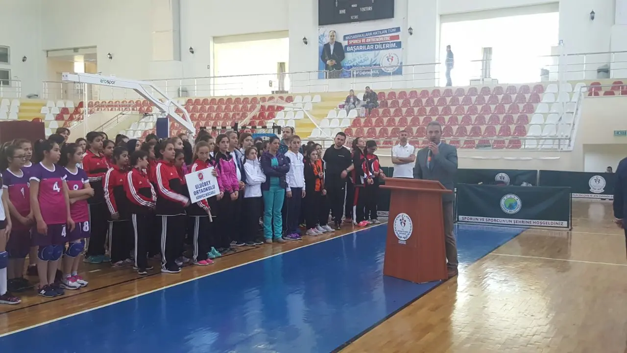 Haber: Küçükler Voleybol Grup Müsabakaları Başladı - Galeri-1