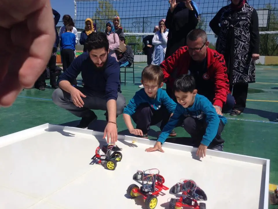 Haber: Sakarya Üniversitesi Öğrencilerinden Robot Gösterisi - Galeri-5
