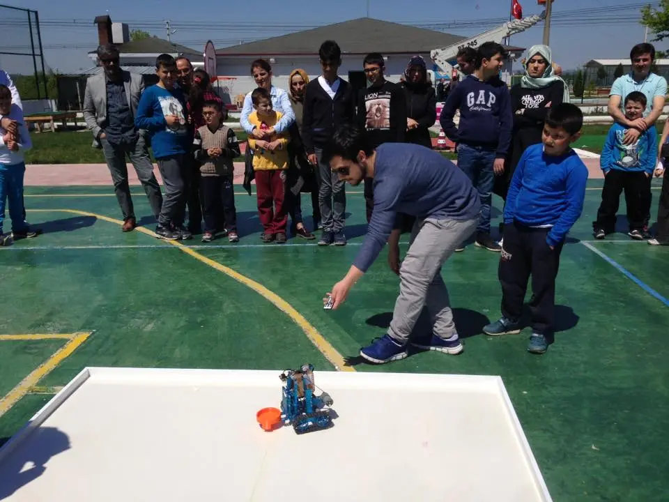 Haber: Sakarya Üniversitesi Öğrencilerinden Robot Gösterisi - Galeri-3