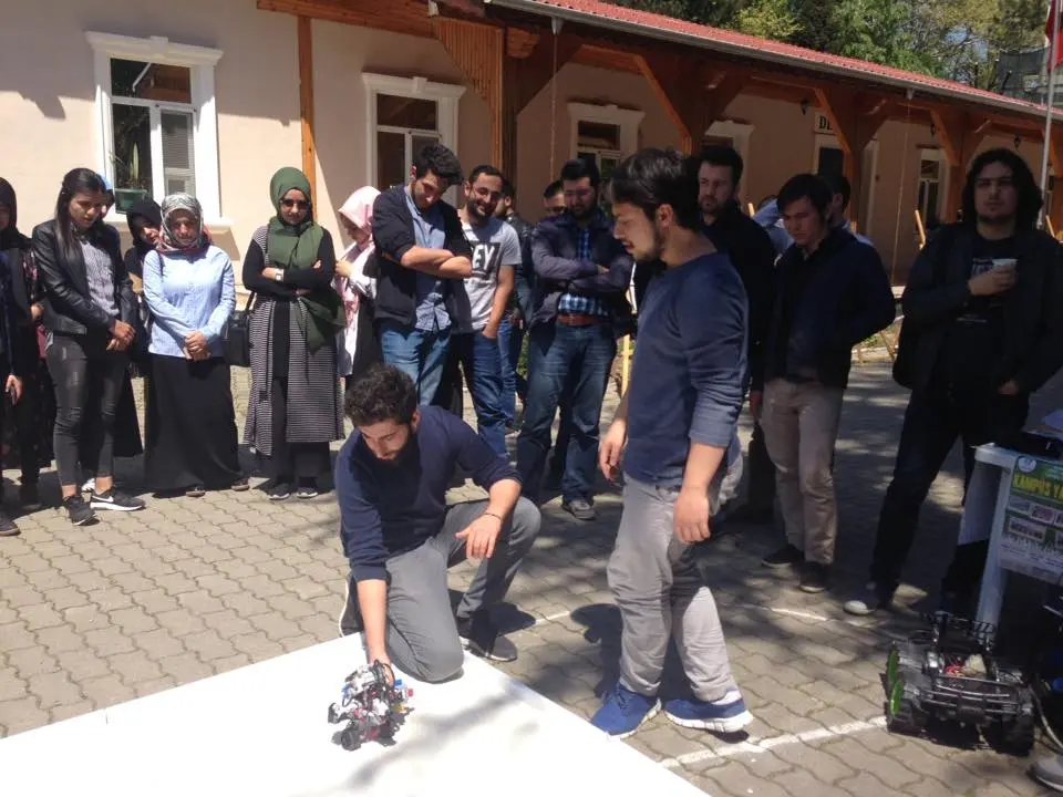 Haber: Sakarya Üniversitesi Öğrencilerinden Robot Gösterisi - Galeri-2