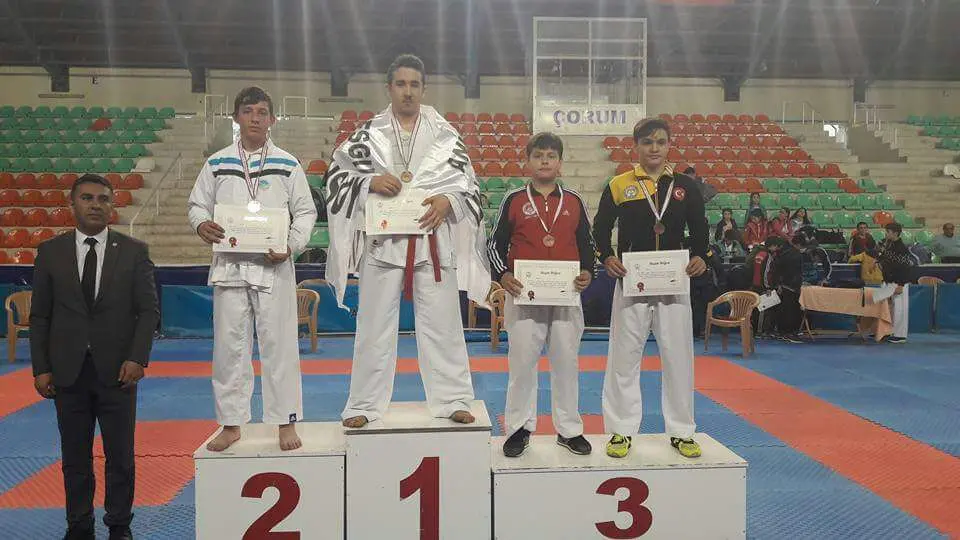 Haber: Hendek'li Genç Karateciler 8 Madalya ile Döndü - Galeri-9