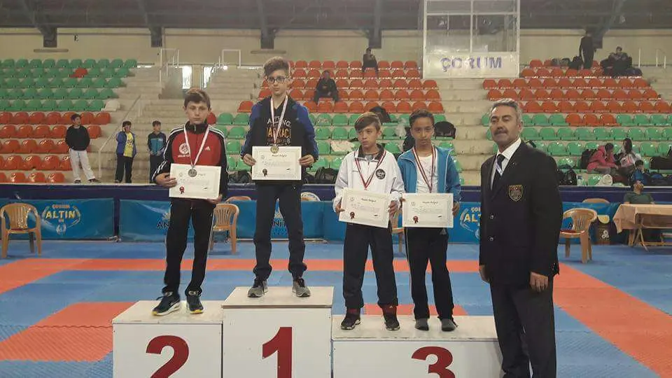 Haber: Hendek'li Genç Karateciler 8 Madalya ile Döndü - Galeri-2