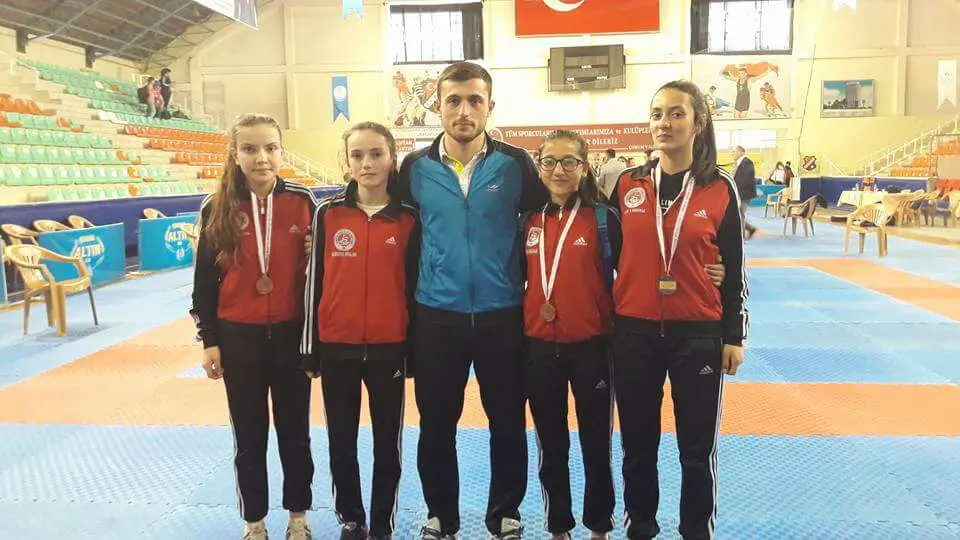 Haber: Hendek'li Genç Karateciler 8 Madalya ile Döndü - Galeri-1