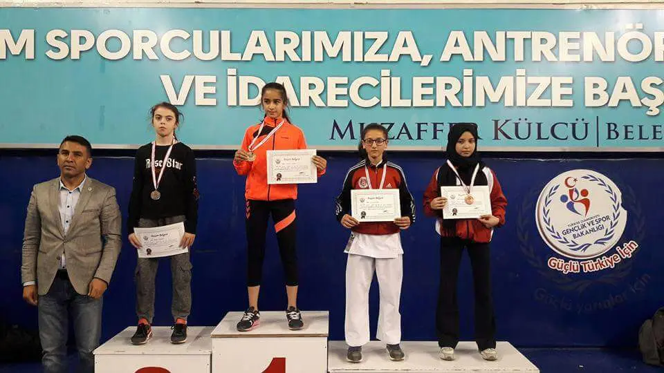 Haber: Hendek'li Genç Karateciler 8 Madalya ile Döndü - Galeri-5