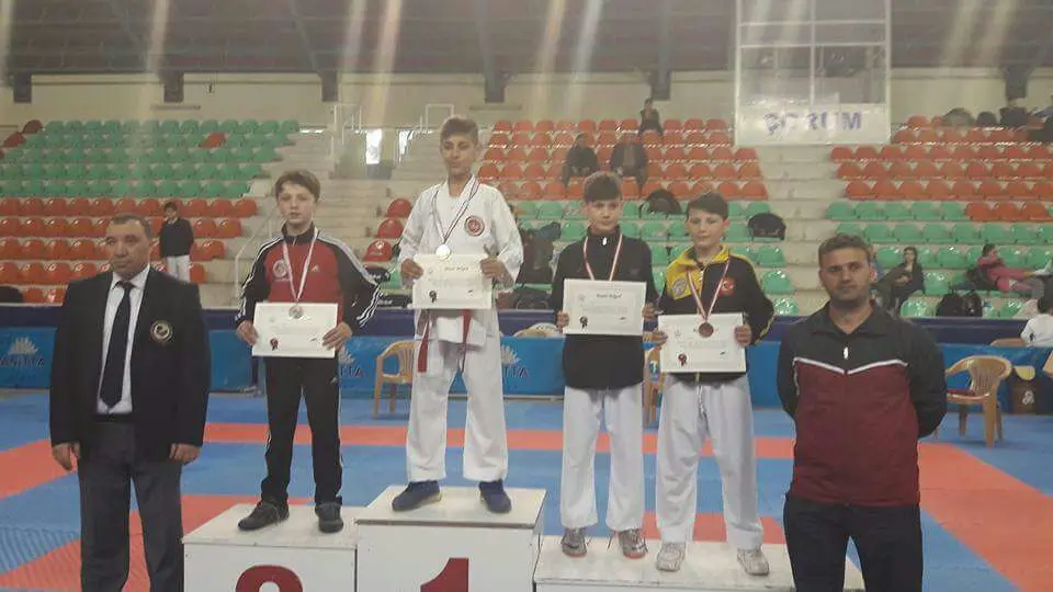Haber: Hendek'li Genç Karateciler 8 Madalya ile Döndü - Galeri-3