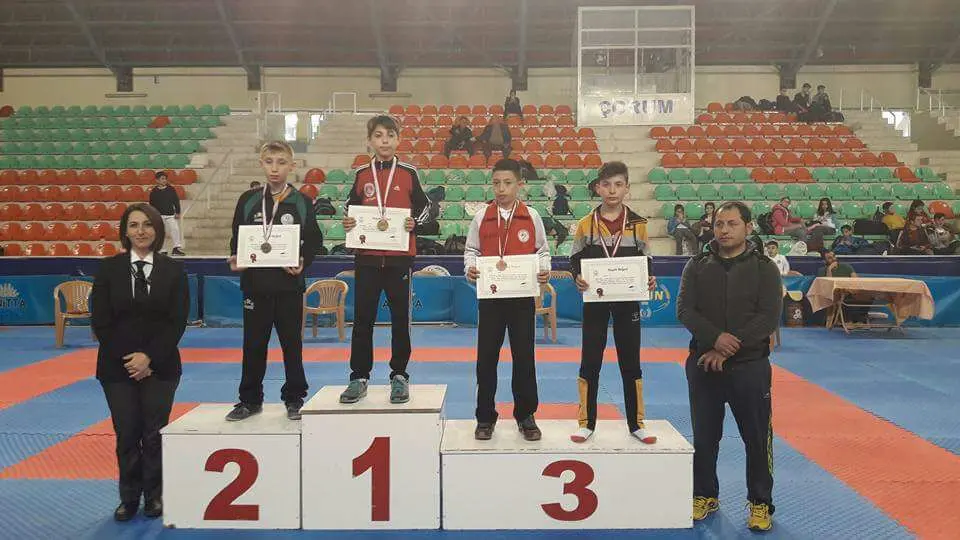 Haber: Hendek'li Genç Karateciler 8 Madalya ile Döndü - Galeri-7