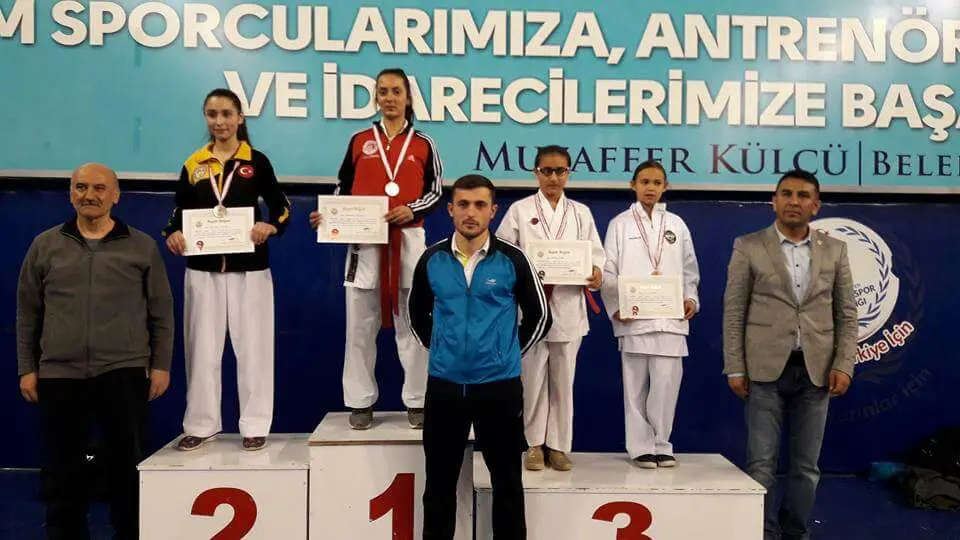 Haber: Hendek'li Genç Karateciler 8 Madalya ile Döndü - Galeri-4