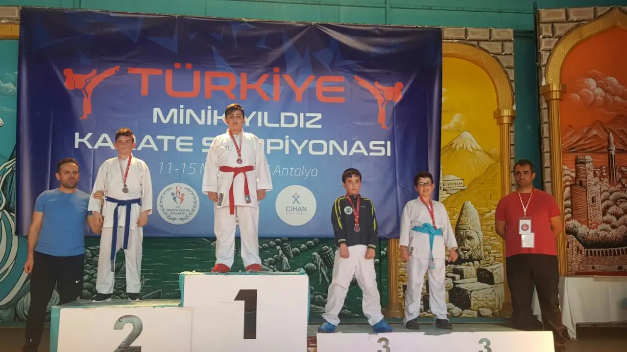 Haber: Hendek’li Karateciler Dört Madalya İle Döndü - Galeri-2