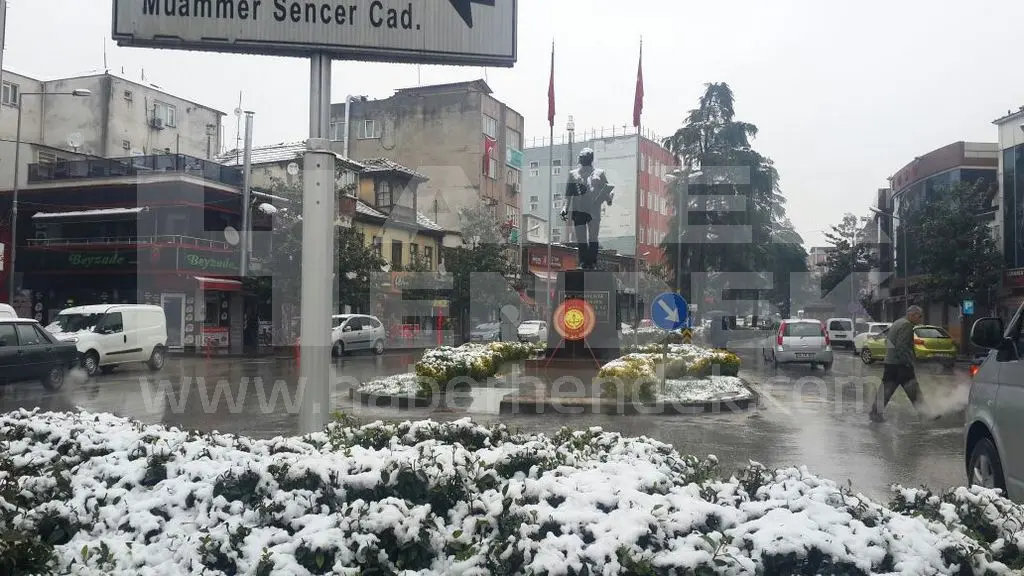 Haber: 23 Nisan Sabahı Hendek’te Kar Sürprizi   - Galeri-1