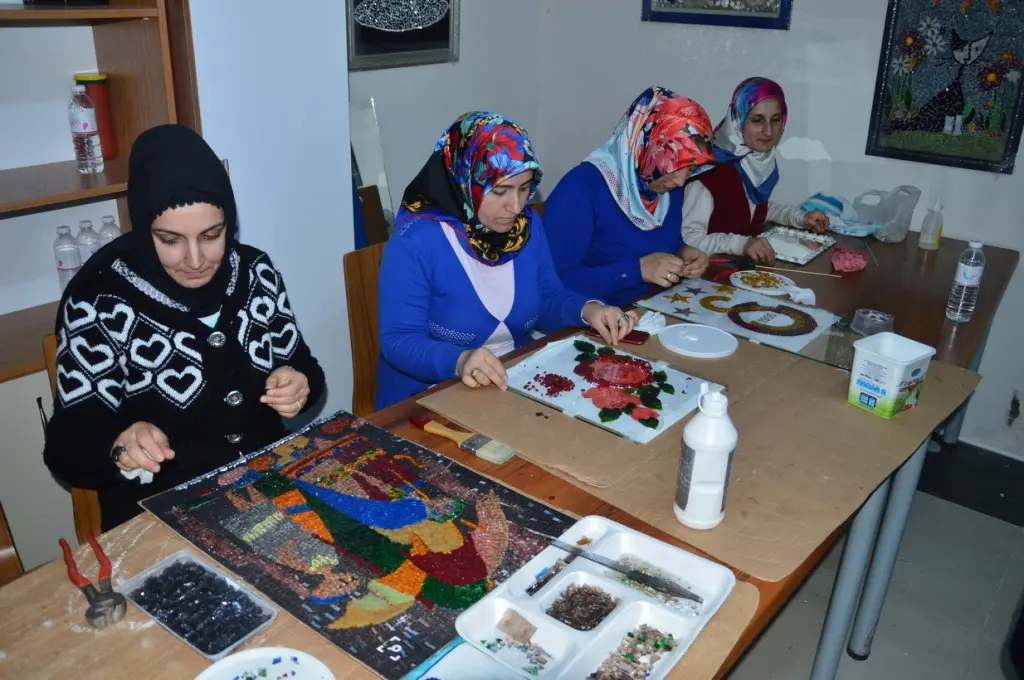 Haber: Anneler Meslek Öğreniyor Çocuklar Eğitim Görüyor - Galeri-2