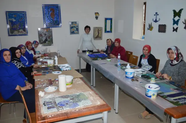 Anneler Meslek Öğreniyor Çocuklar Eğitim Görüyor