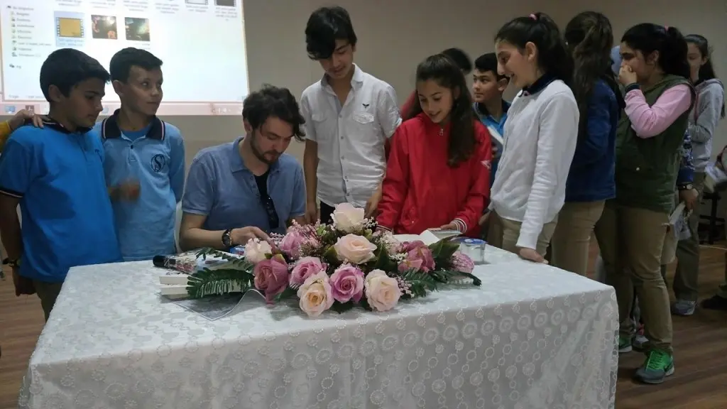Haber: ŞEHİT MAHMUTBEY'DE YAZAR İLE SÖYLEŞİ - Galeri-1