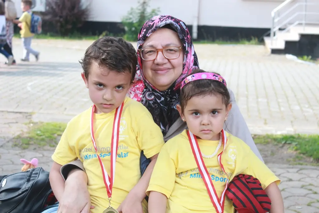 Haber: Minik Sporcular madalyalarını aldı. - Galeri-2