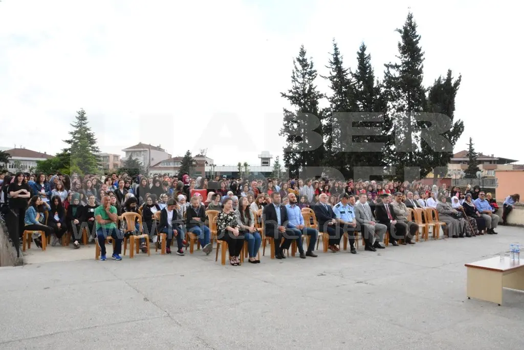 Haber: Öğrencilerin Hazırladığı Şehitlere Vefa Programı Duygulandırdı - Öne Çıkan