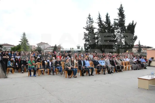 Öğrencilerin Hazırladığı Şehitlere Vefa Programı Duygulandırdı