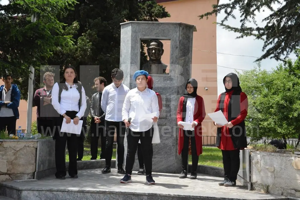 Haber: Öğrencilerin Hazırladığı Şehitlere Vefa Programı Duygulandırdı - Galeri-7