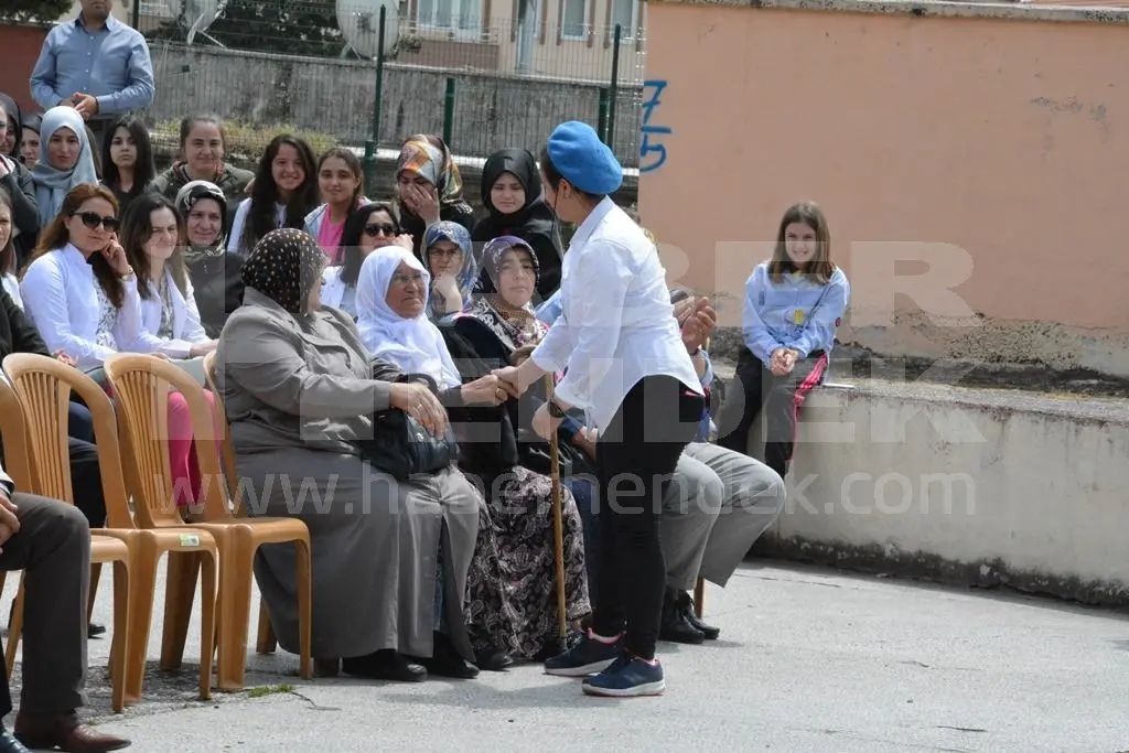 Haber: Öğrencilerin Hazırladığı Şehitlere Vefa Programı Duygulandırdı - Galeri-8