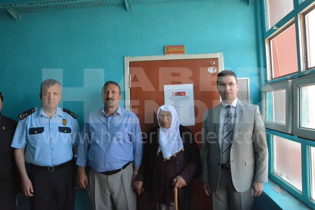 Haber: Öğrencilerin Hazırladığı Şehitlere Vefa Programı Duygulandırdı - Galeri-12