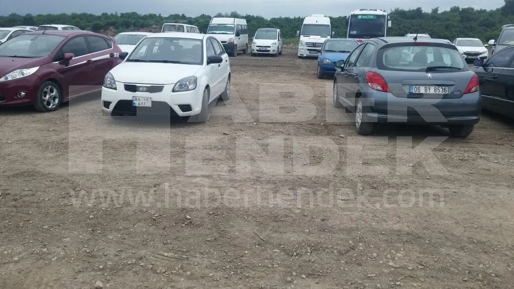 Haber: Trilyonluk Yatırım Yapıldı 200 metre Yolu Yapılmadı - Galeri-2