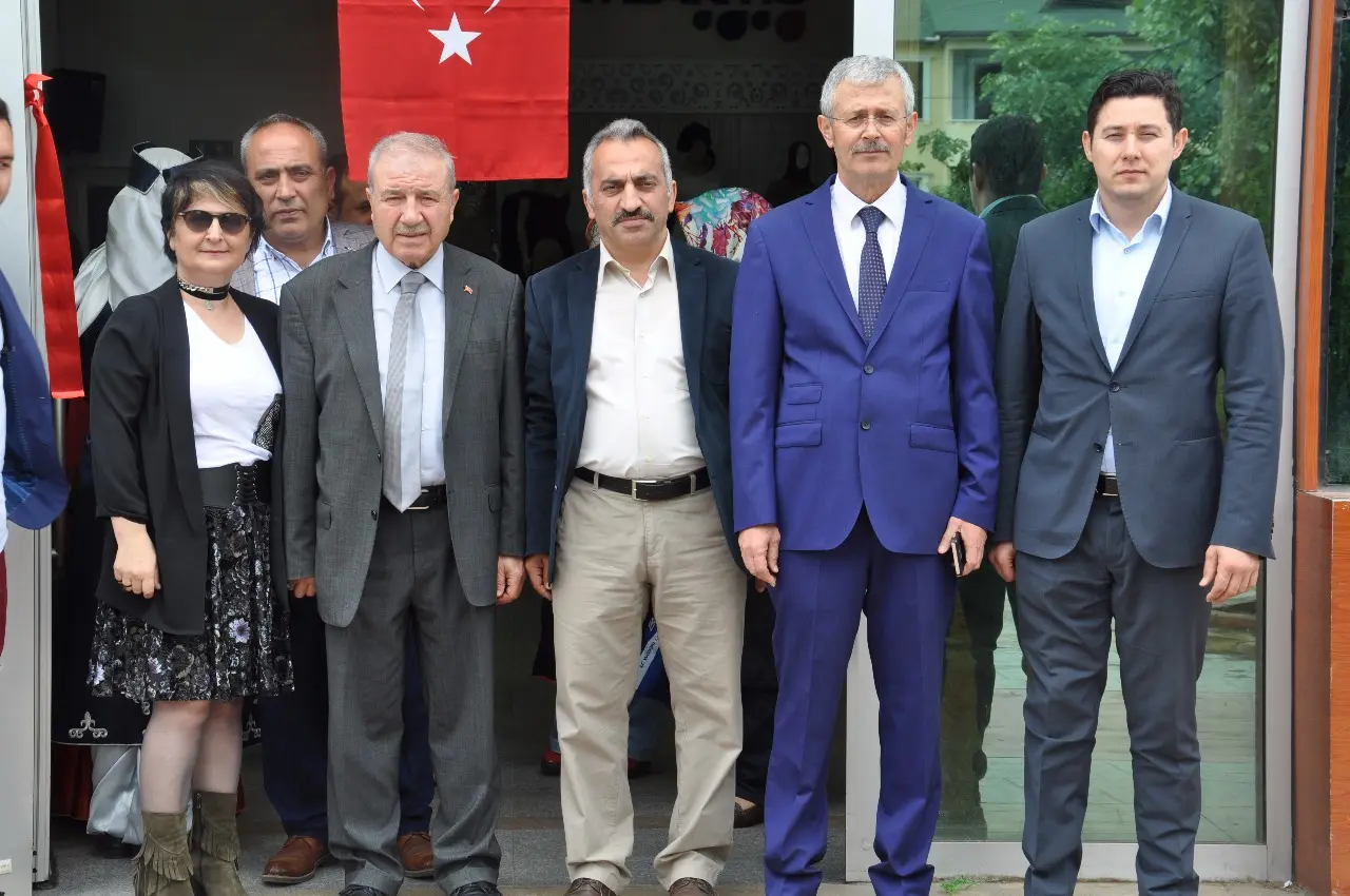 Haber: Halk Eğitimden Giyim, El sanatları, mefruşat ve Nakış Sergisi - Galeri-4